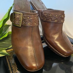 Clarks Bendables women’s slip on Clogs, brown, Size 9W (wide)